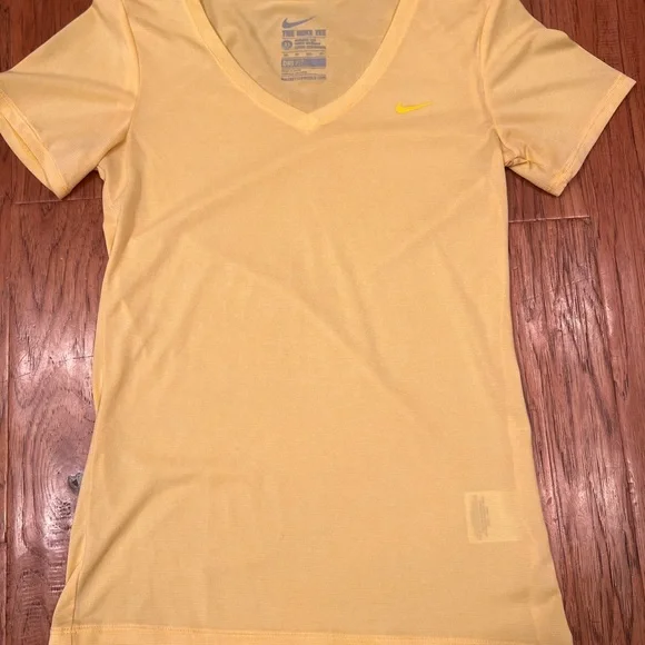 Nike bundle Nike Yellow V-Neck Women's Top and Nike black zip up hoodie- size S - Picture 5 of 11